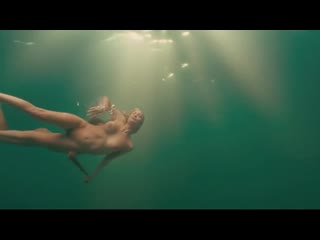 if the fish would have boobs, i would only fish and tra al piranha 3d.(18) 720p
